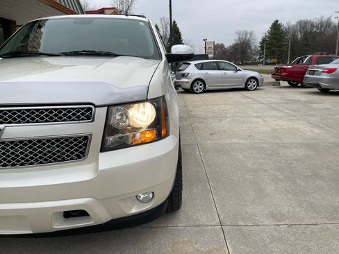 Used 2013 Chevrolet Avalanche LTZ image 4