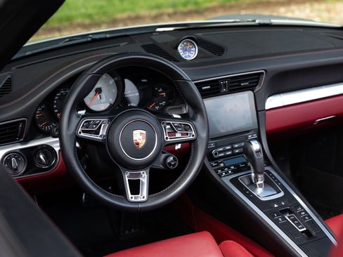 Used 2017 Porsche 911 Carrera 4S image 12