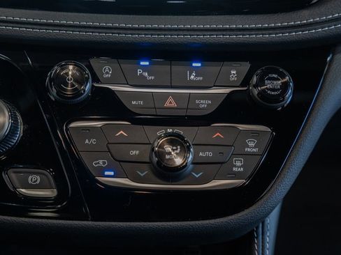 New 2026 Chrysler Pacifica Limited AWD/4WD image 23