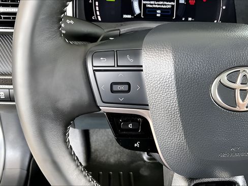 Used 2026 Toyota Camry SE w/ Convenience Package FWD image 10