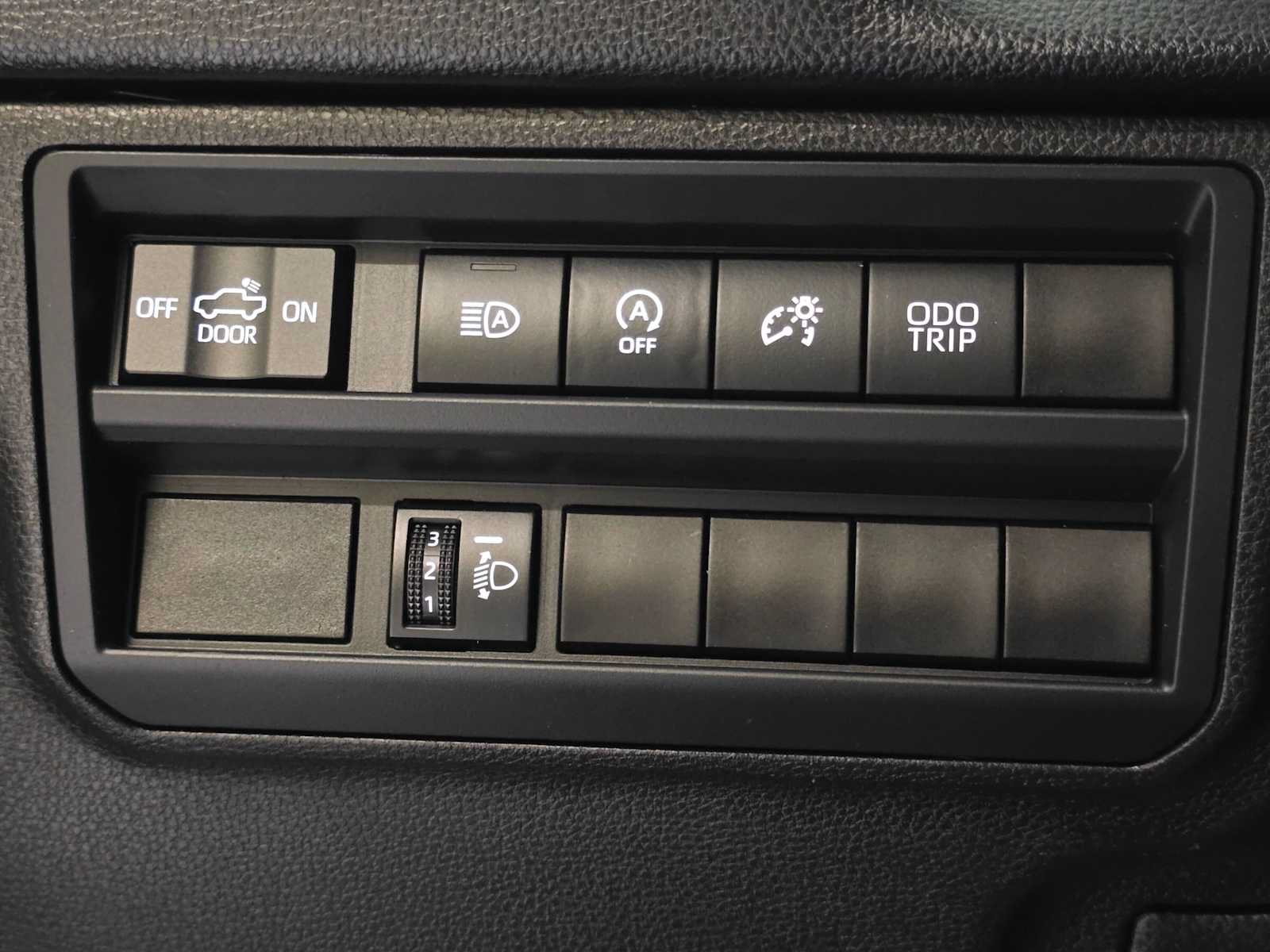 Certified 2025 Toyota Tundra SR5 AWD/4WD image 18