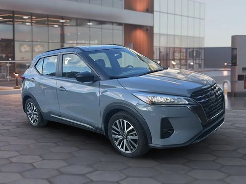 Used 2023 Nissan Kicks SR w/ SR Premium Package FWD image 18