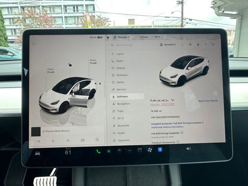 Used 2023 Tesla Model Y Performance image 9