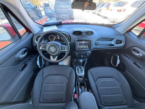 Used 2019 Jeep Renegade Latitude w/ Cold Weather Group image 16