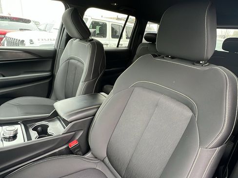 Used 2024 Jeep Grand Cherokee Laredo w/ Trailer Tow Package image 18