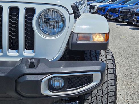 Used 2020 Jeep Gladiator Overland w/ Popular Equipment Package AWD/4WD image 11