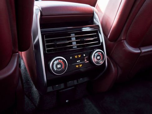 Used 2025 Land Rover Range Rover SE image 48