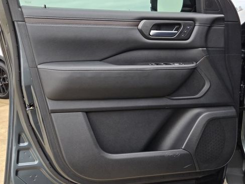 Used 2025 Nissan Armada SL w/ Captain's Chari Seat Package RWD image 15