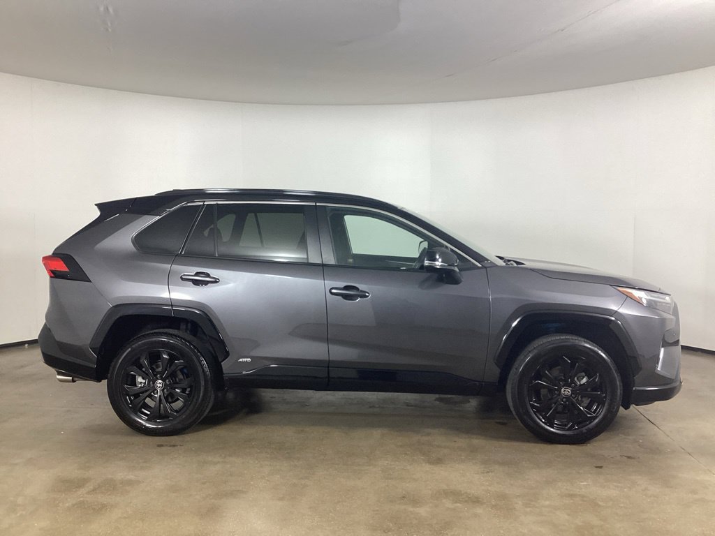 Used 2022 Toyota RAV4 XSE AWD/4WD image 4