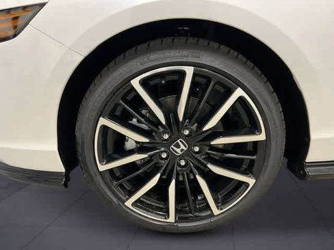 Used 2025 Honda Accord Touring image 11