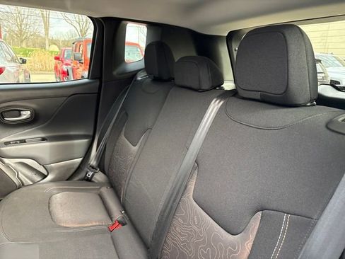 Used 2023 Jeep Renegade Latitude AWD/4WD image 21
