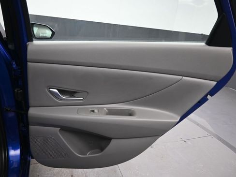 Used 2023 Hyundai Elantra SEL w/ Convenience Package image 34