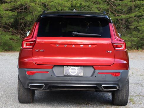 Used 2019 Volvo XC40 T4 R-Design FWD image 4