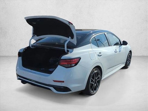 New 2025 Nissan Sentra SR w/ SR Premium Package FWD image 7