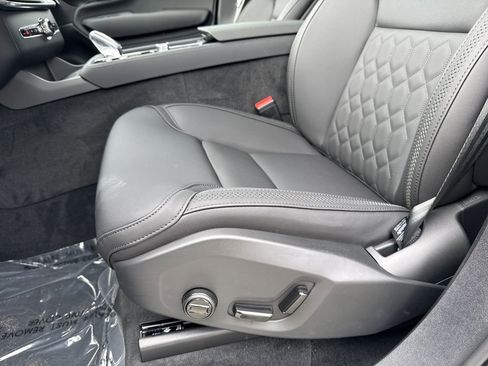 New 2025 Volvo XC90 T8 Plus w/ Protection Package Premier image 16