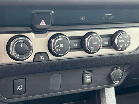 Used 2019 Toyota Tacoma SR5 w/ SR5 Appearance Package (SM) AWD/4WD image 30