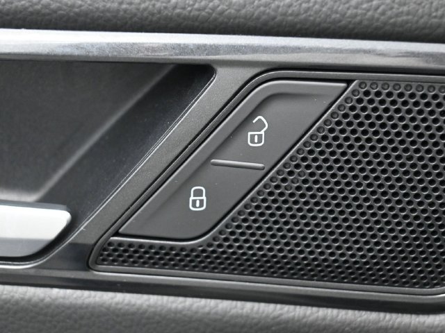 Used 2022 Volkswagen Tiguan SE w/ Panoramic Sunroof Package AWD/4WD image 14