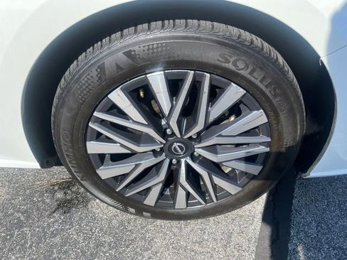 Used 2025 Nissan Altima 2.5 SV FWD image 9