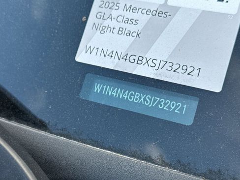 Used 2025 Mercedes-Benz GLA 250 image 17