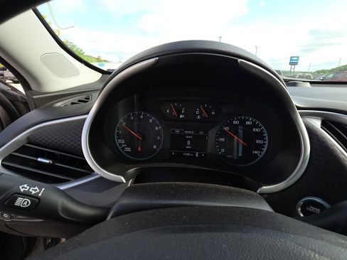 Used 2025 Chevrolet Malibu LT FWD image 9