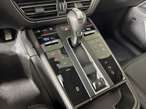 New 2026 Porsche Macan image 29