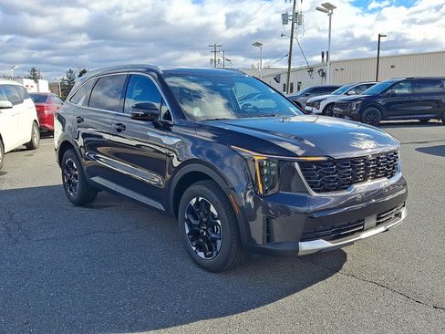 New 2026 Kia Sorento S image 2