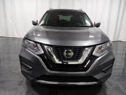 Used 2019 Nissan Rogue SV image 2