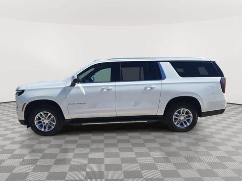 Used 2025 Chevrolet Suburban LT AWD/4WD image 4