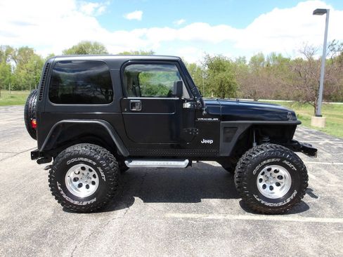 Used 2002 Jeep Wrangler SE AWD/4WD image 2