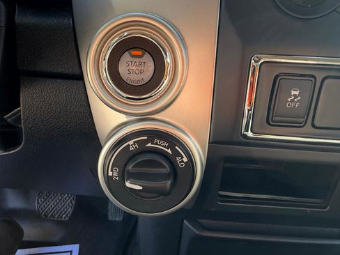 Used 2019 Nissan Titan SV AWD/4WD image 24