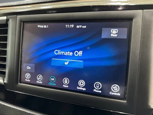Used 2018 Chrysler Pacifica Touring-L FWD image 20