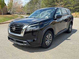 Used 2025 Nissan Pathfinder S video 1