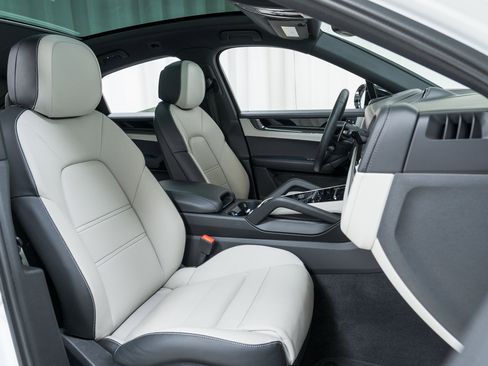 Used 2025 Porsche Cayenne S image 25