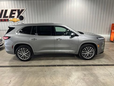 Used 2026 Buick Enclave Avenir w/ LPO, Floor Liner Package AWD/4WD image 2