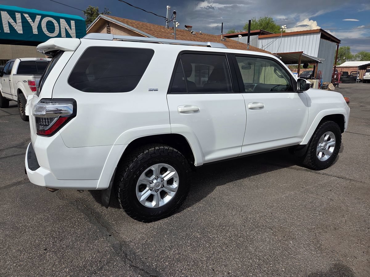 Used 2018 Toyota 4Runner SR5 AWD/4WD image 5