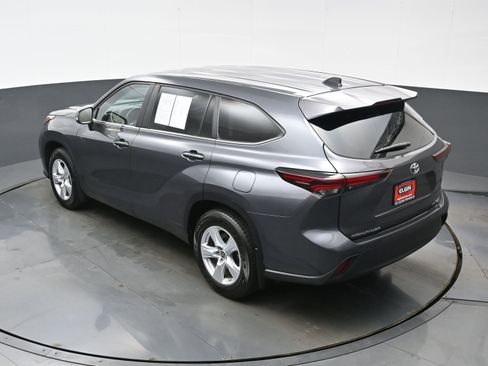Used 2024 Toyota Highlander LE image 38