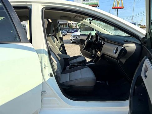 Used 2019 Toyota Corolla LE image 40