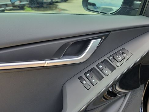 New 2026 Kia Niro EX FWD image 18