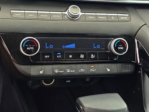 Used 2025 Hyundai Elantra SEL FWD image 17