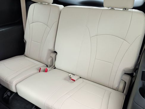 Certified 2024 Buick Enclave Essence w/ Technology Package image 15