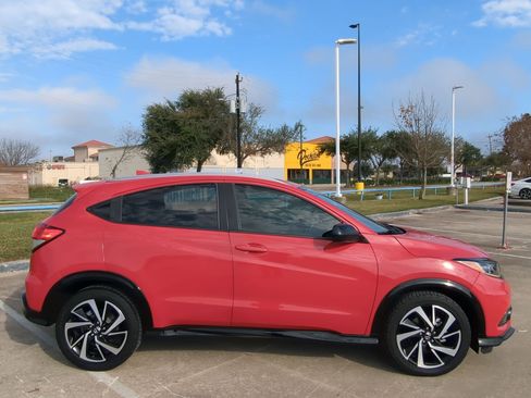 Used 2020 Honda HR-V Sport image 2