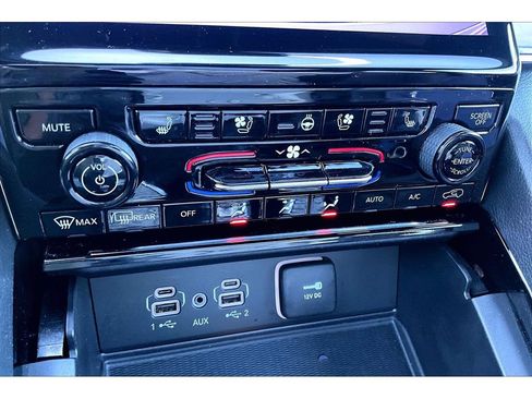 Certified 2024 Jeep Grand Cherokee Overland w/ Luxury Tech Group IV image 30