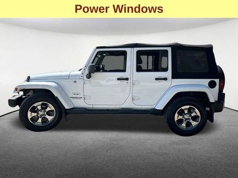 Used 2017 Jeep Wrangler Unlimited Sahara w/ Connectivity Group AWD/4WD image 6