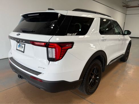 Used 2025 Ford Explorer Active AWD/4WD image 7