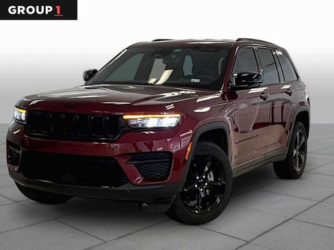 Used 2023 Jeep Grand Cherokee Altitude RWD image 1