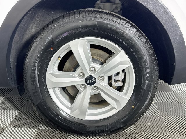 Used 2024 Kia Sorento LX FWD image 34