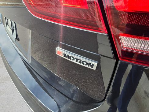 Used 2020 Volkswagen Tiguan SEL image 11