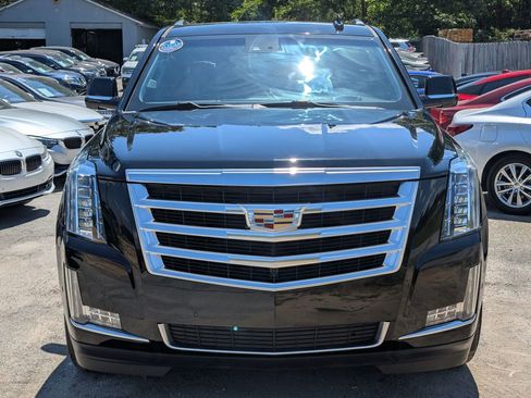 Used 2018 Cadillac Escalade ESV Luxury RWD image 2