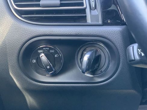 Used 2023 Porsche Macan image 15