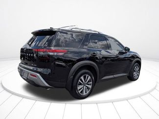 Used 2023 Nissan Pathfinder SL AWD/4WD video 2